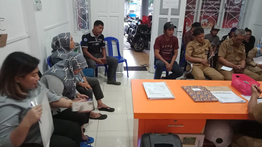 Penunjang Foto Rapat Koordinasi bersama Staf dan Petugas Kebersihan terkait dengan Pelayanan dan Kebersihan yang ada di Wilayah Kel. Tidung Kec. Rappocini. - 2